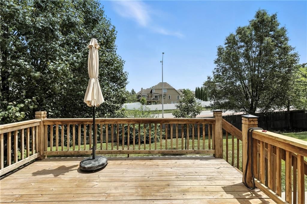 1425 NE Stonewood Drive — photo 33