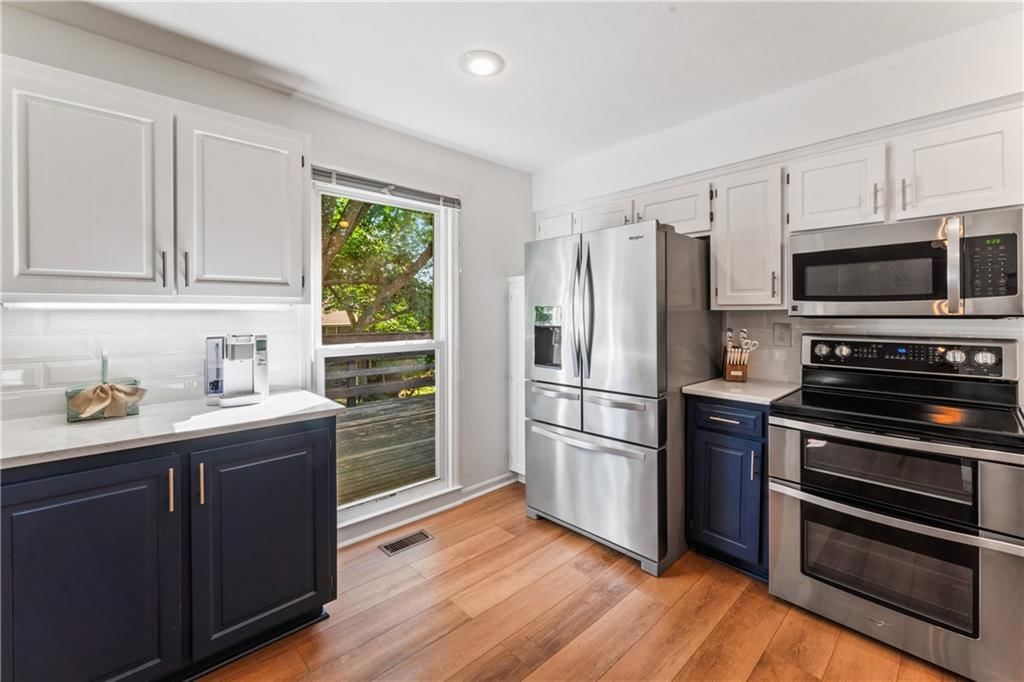 Photo 8 of 37 - 14508 W 68TH Terrace