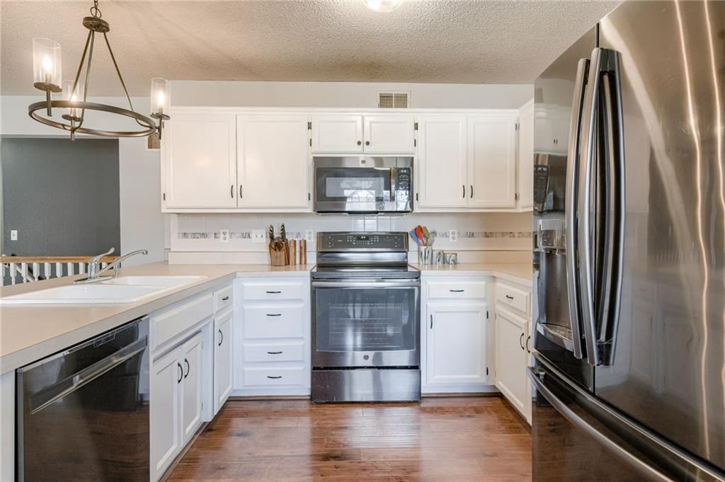 Photo 7 of 30 - 628 NE Swann Circle