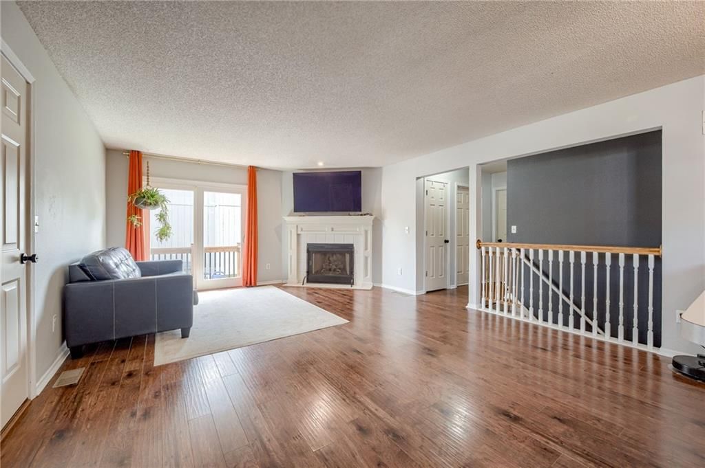Photo 10 of 30 - 628 NE Swann Circle