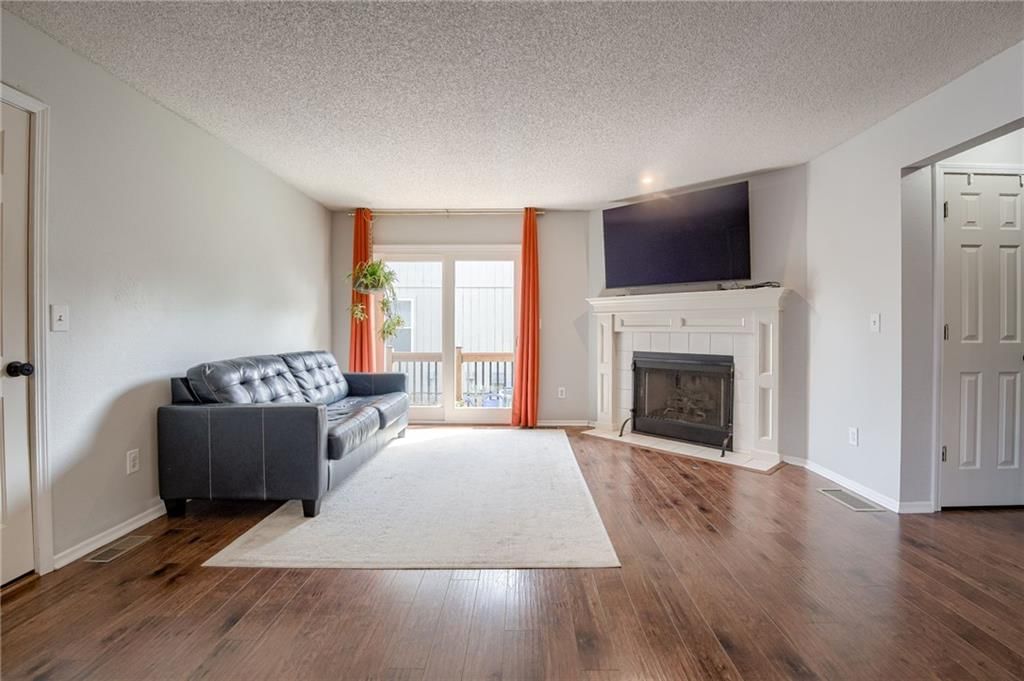 Photo 11 of 30 - 628 NE Swann Circle