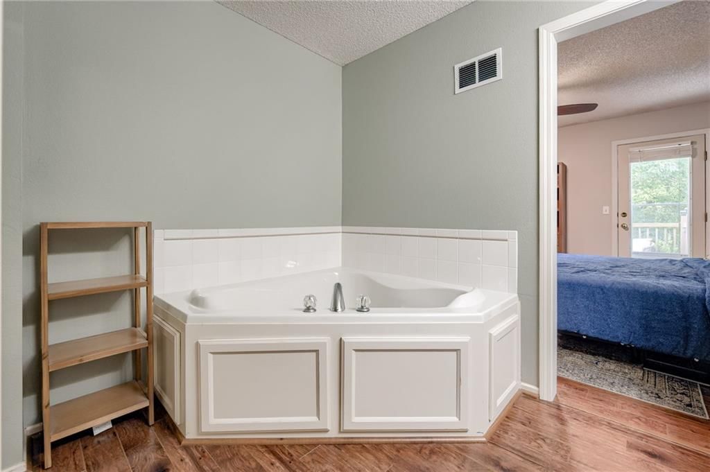 Photo 21 of 30 - 628 NE Swann Circle