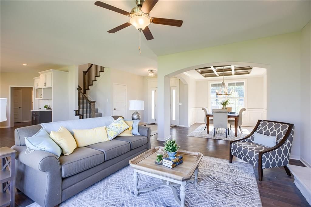9284 Zarda Drive, Lenexa, KS