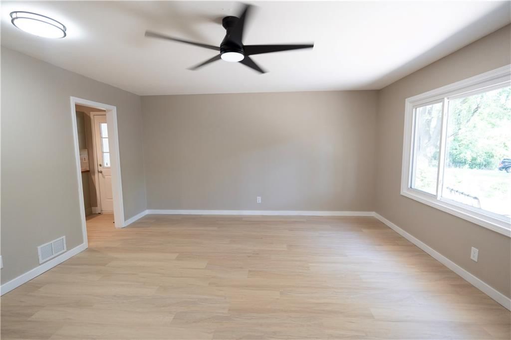 Photo 6 of 38 - 9012 E 75th Street