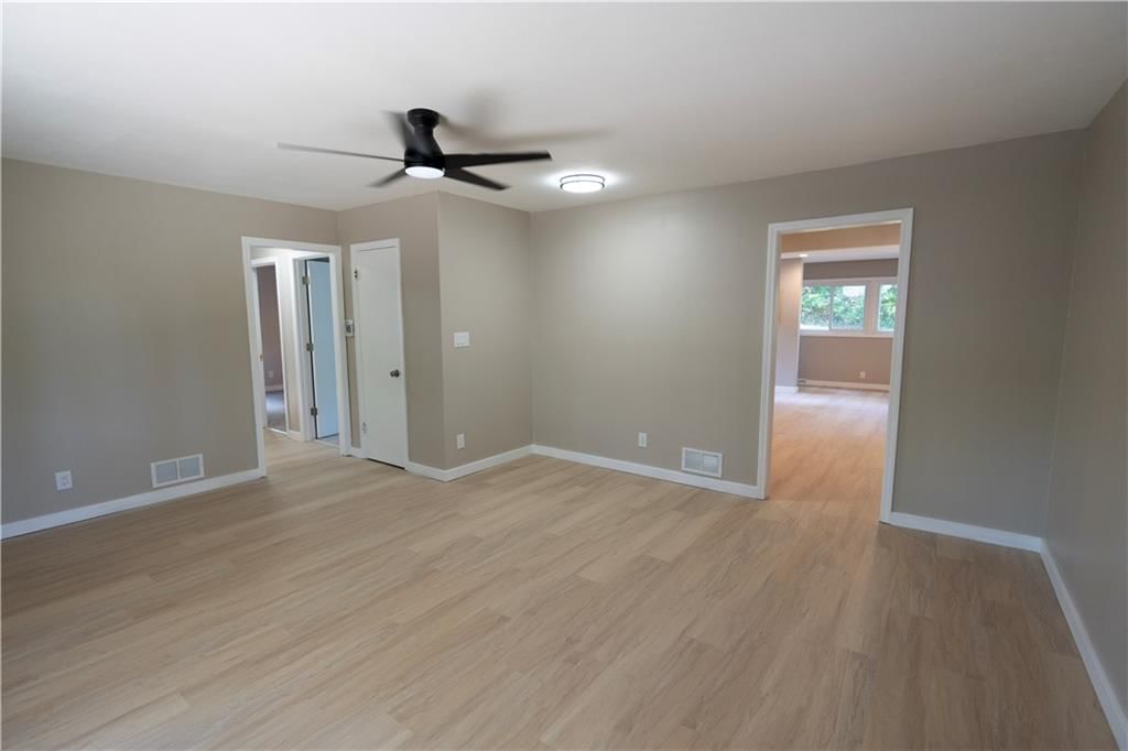 Photo 9 of 38 - 9012 E 75th Street
