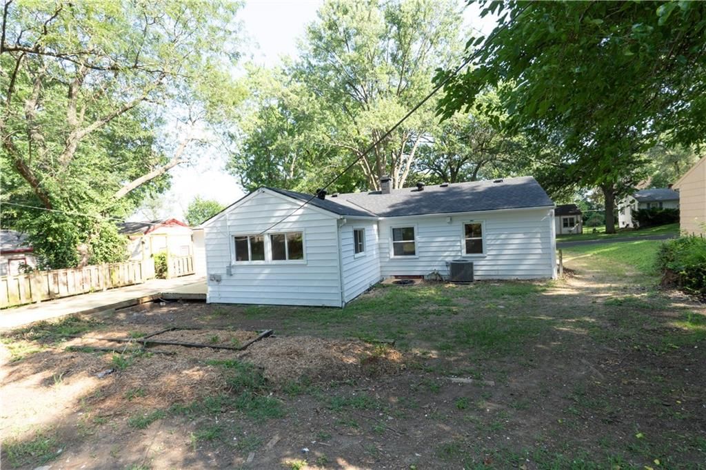 Photo 31 of 38 - 9012 E 75th Street