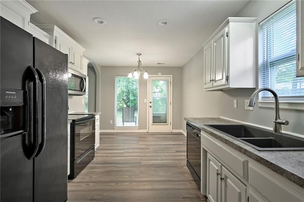 Photo 6 of 20 - 5425 Sterling Avenue