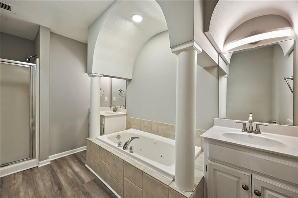 Photo 7 of 20 - 5425 Sterling Avenue