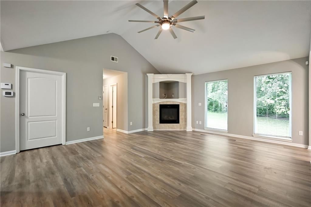 Photo 8 of 20 - 5425 Sterling Avenue