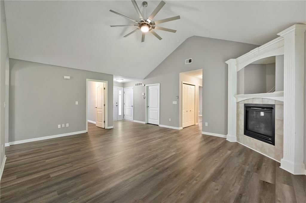 Photo 9 of 20 - 5425 Sterling Avenue
