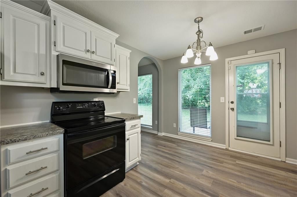 Photo 12 of 20 - 5425 Sterling Avenue