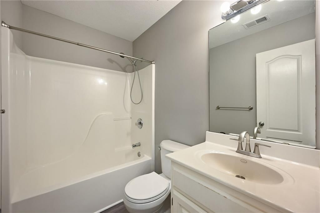 Photo 17 of 20 - 5425 Sterling Avenue