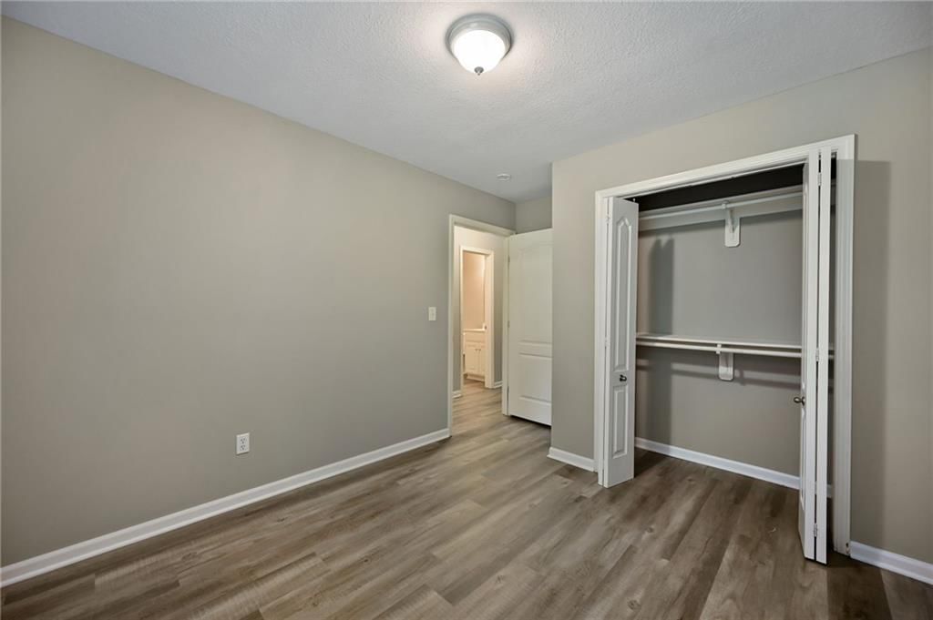 Photo 18 of 20 - 5425 Sterling Avenue