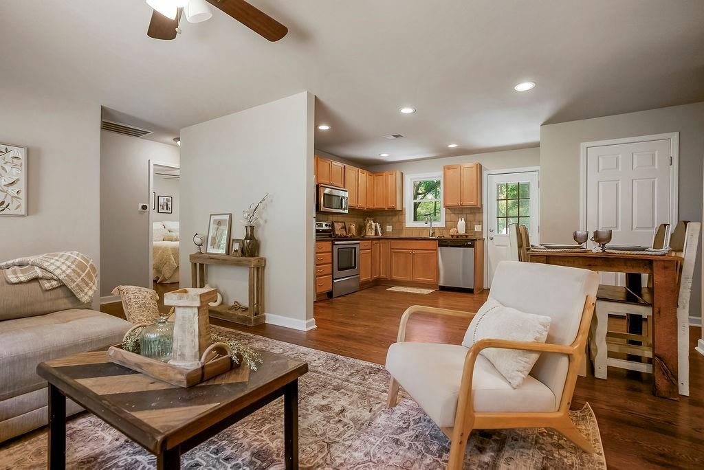 Photo 8 of 28 - 6414 W 82nd Street