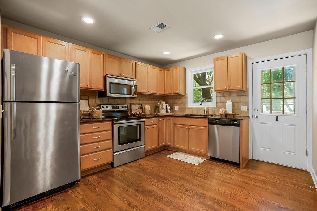 Photo 9 of 28 - 6414 W 82nd Street