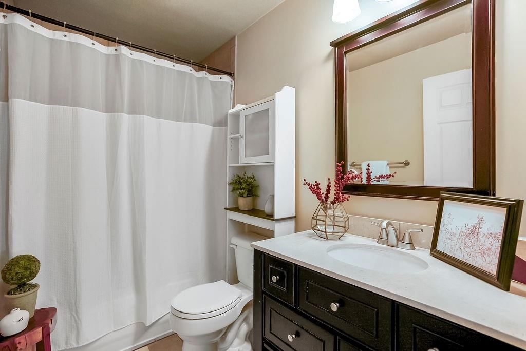 Photo 15 of 28 - 6414 W 82nd Street