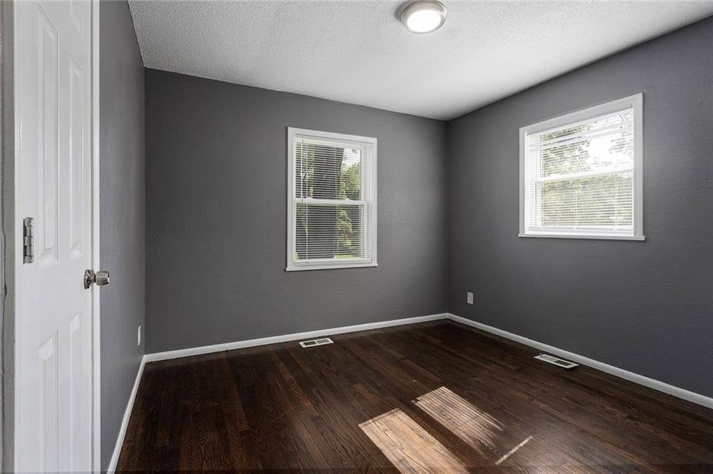 Photo 5 of 19 - 8704 E BANNISTER Terrace