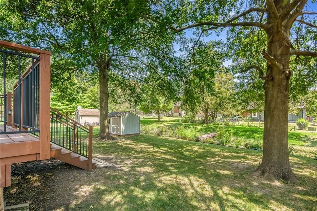 Photo 5 of 47 - 215 N Darrowby Drive