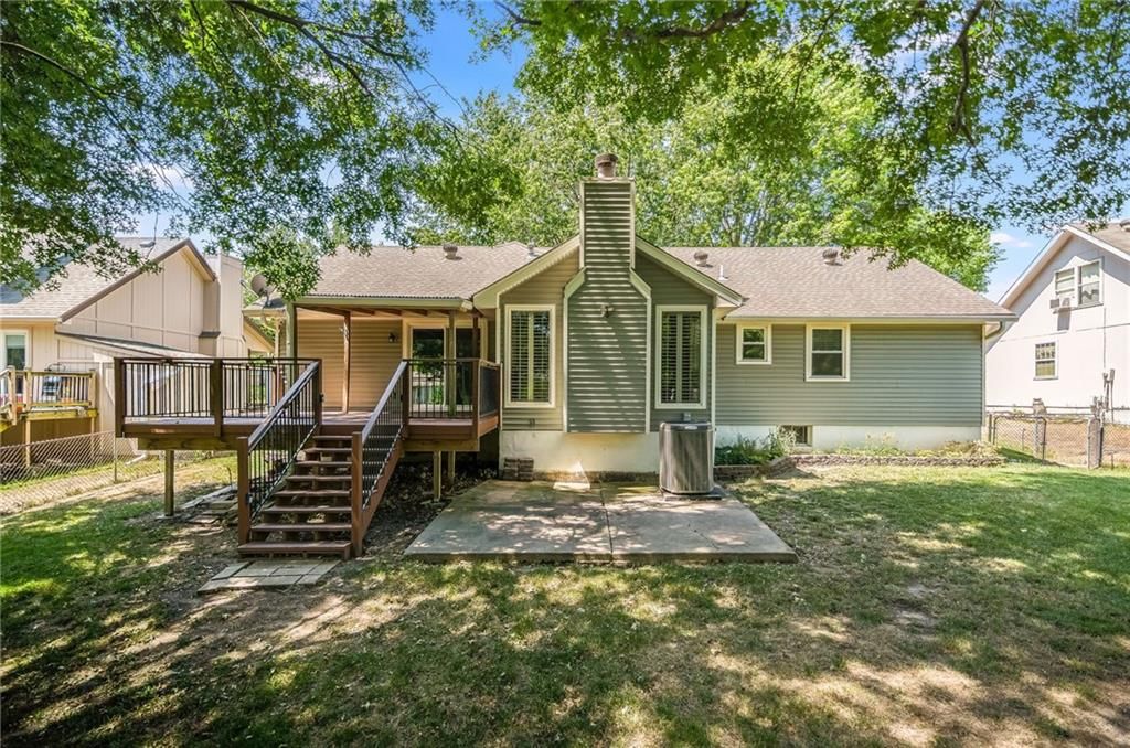 Photo 6 of 47 - 215 N Darrowby Drive