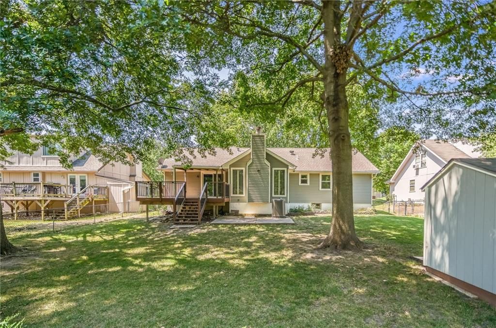 Photo 12 of 47 - 215 N Darrowby Drive