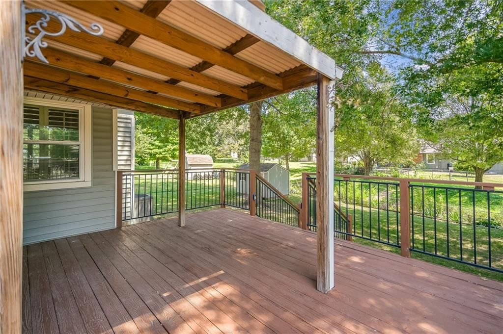 Photo 15 of 47 - 215 N Darrowby Drive