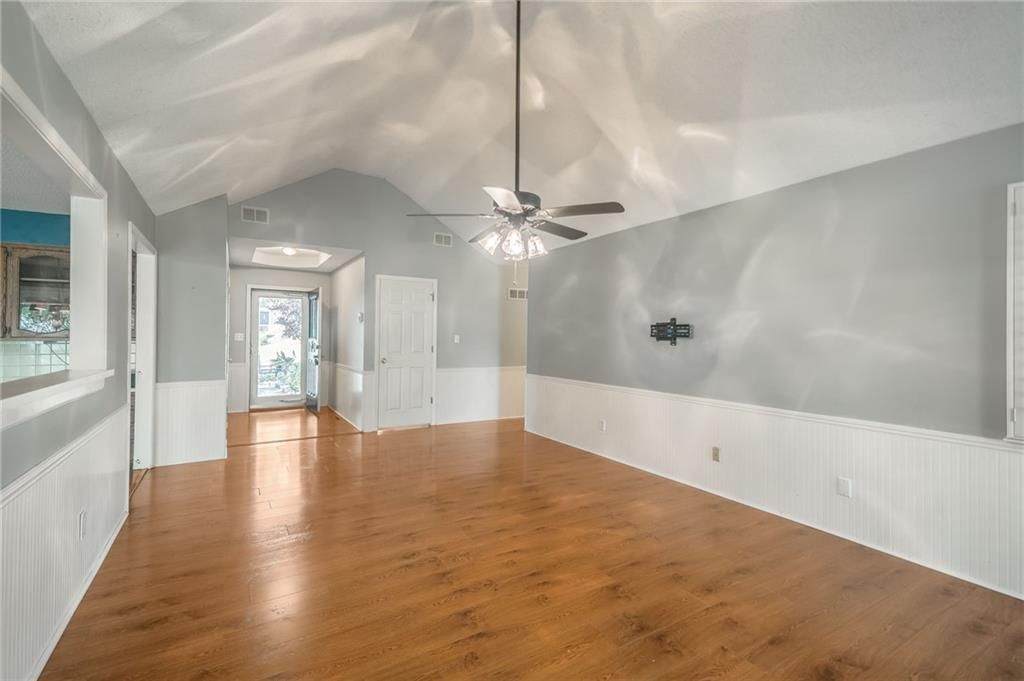 Photo 20 of 47 - 215 N Darrowby Drive