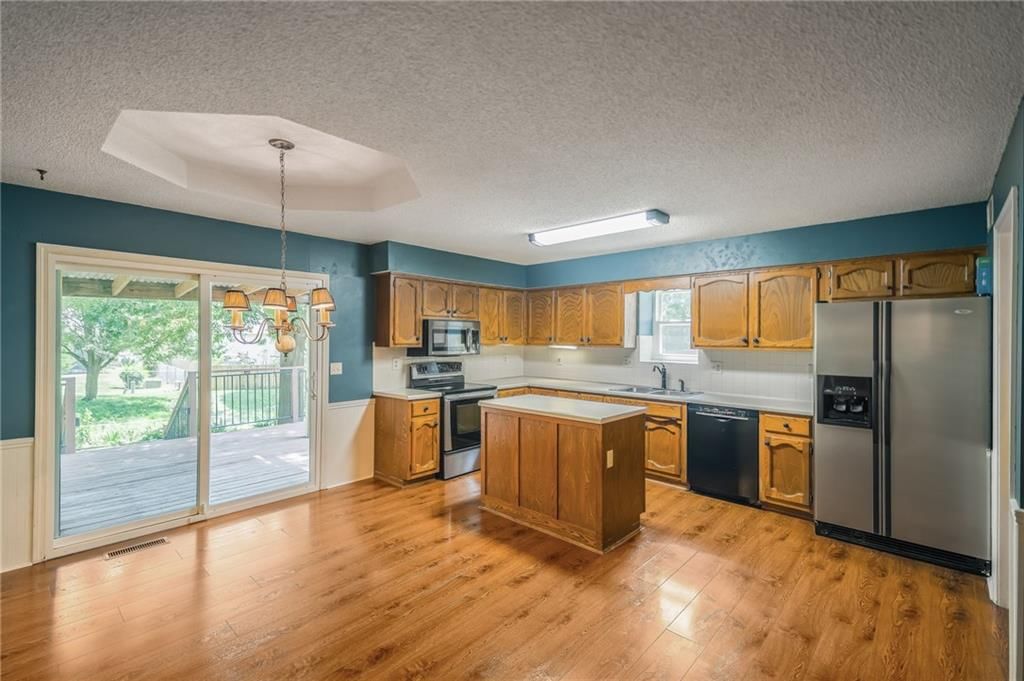 Photo 22 of 47 - 215 N Darrowby Drive