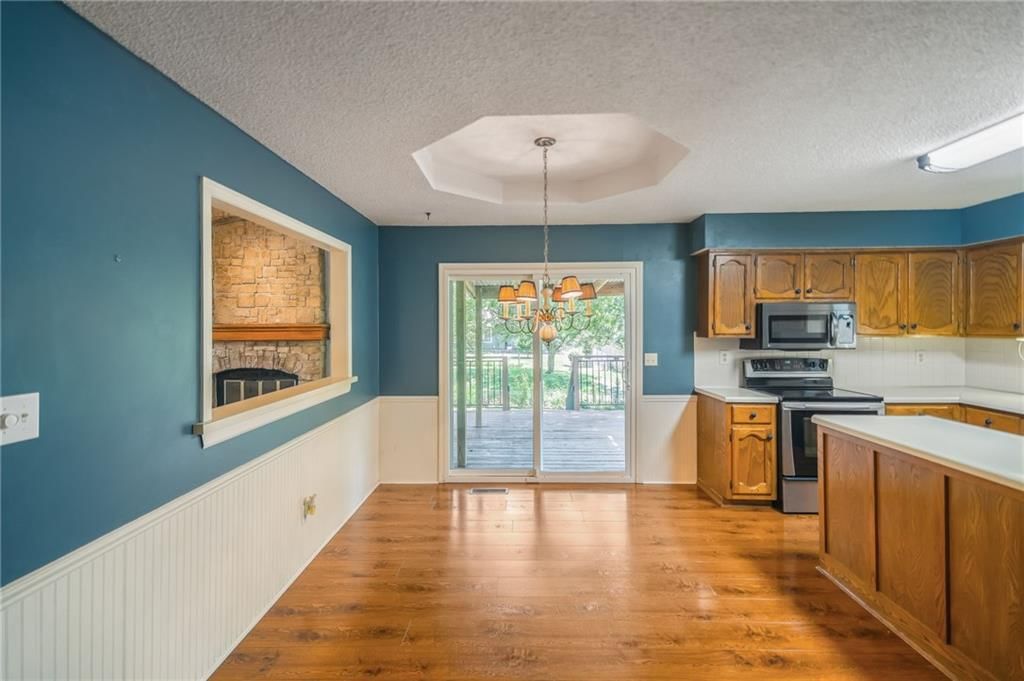 Photo 23 of 47 - 215 N Darrowby Drive