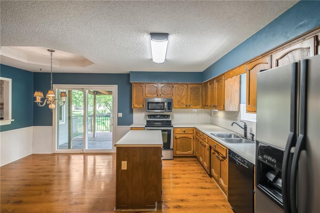 Photo 26 of 47 - 215 N Darrowby Drive