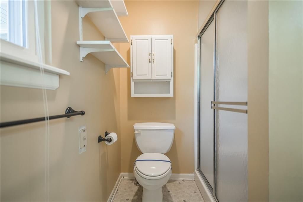 Photo 33 of 47 - 215 N Darrowby Drive