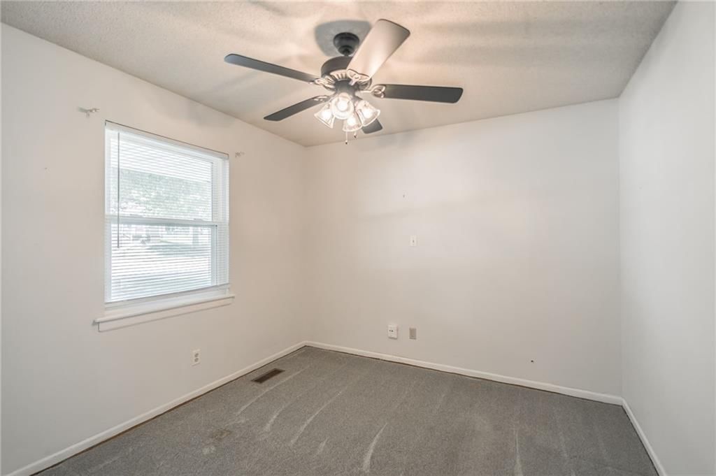 Photo 35 of 47 - 215 N Darrowby Drive