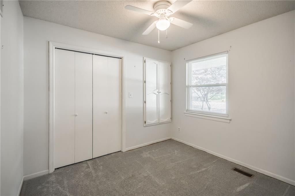 Photo 37 of 47 - 215 N Darrowby Drive