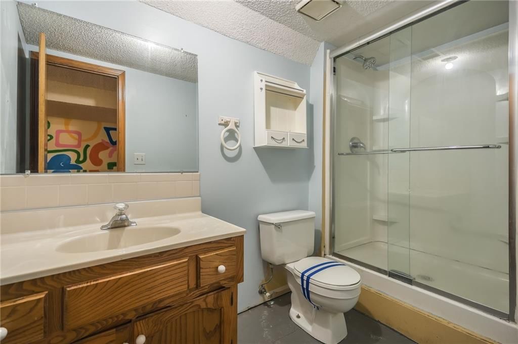 Photo 43 of 47 - 215 N Darrowby Drive