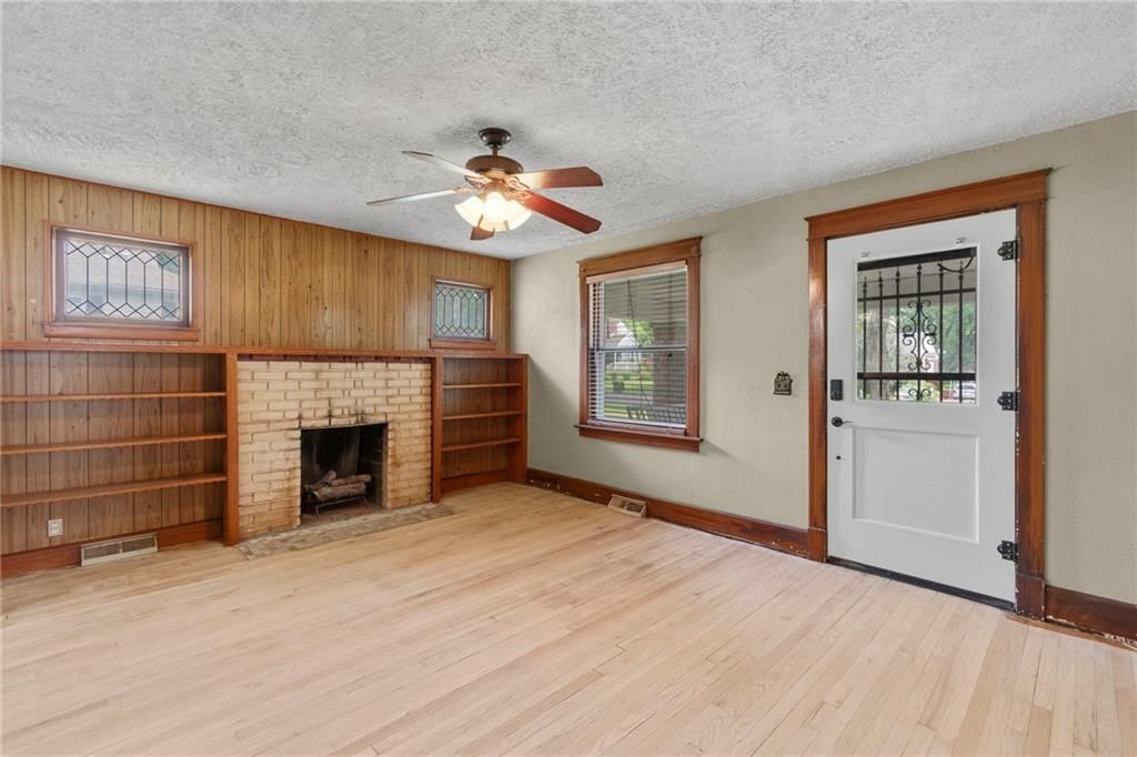 Photo 6 of 37 - 1832 S Claremont Avenue