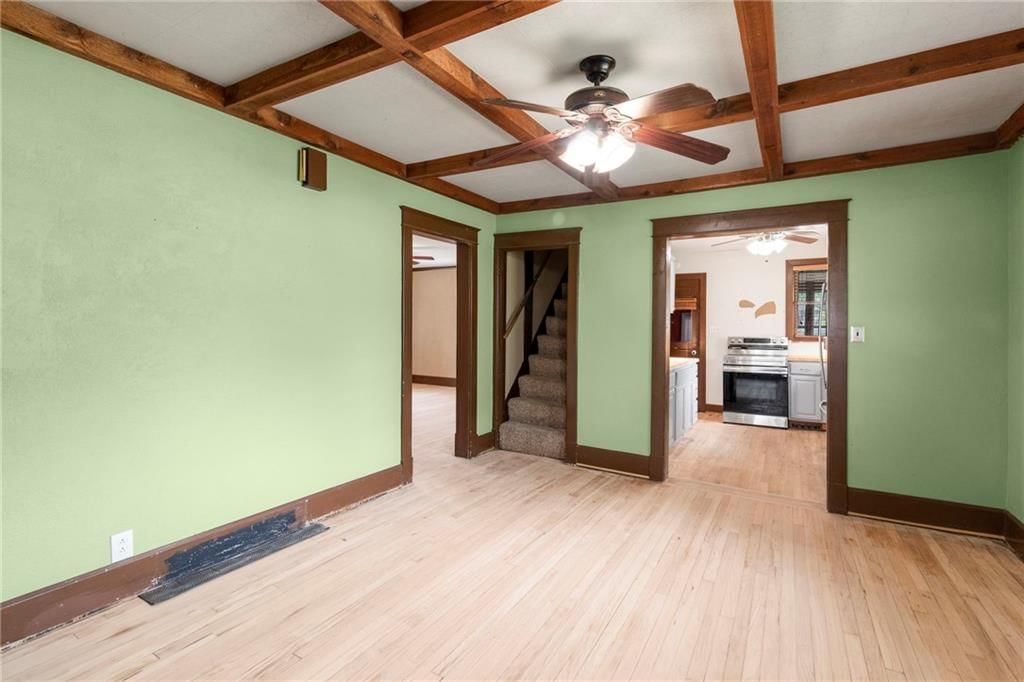 Photo 8 of 37 - 1832 S Claremont Avenue