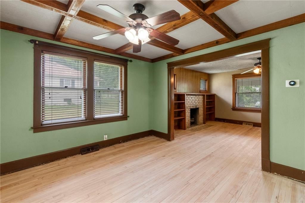 Photo 9 of 37 - 1832 S Claremont Avenue