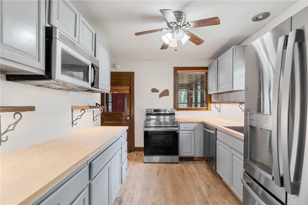 Photo 10 of 37 - 1832 S Claremont Avenue