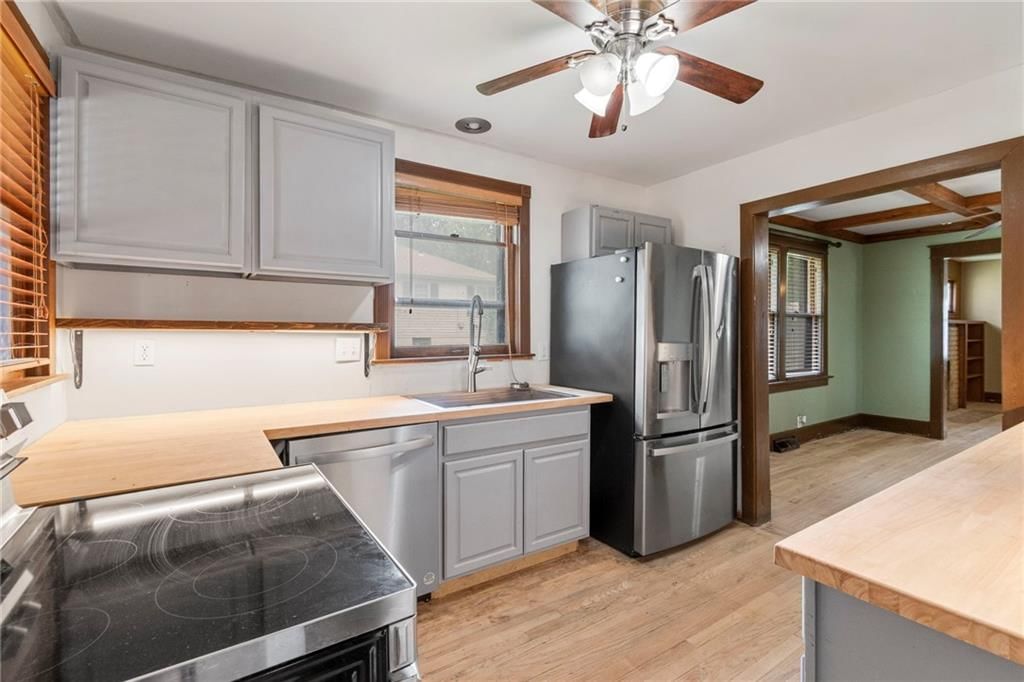 Photo 11 of 37 - 1832 S Claremont Avenue