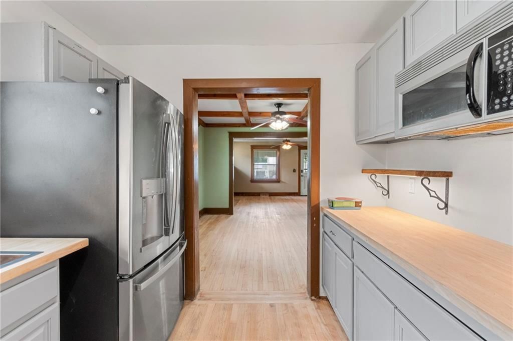 Photo 12 of 37 - 1832 S Claremont Avenue