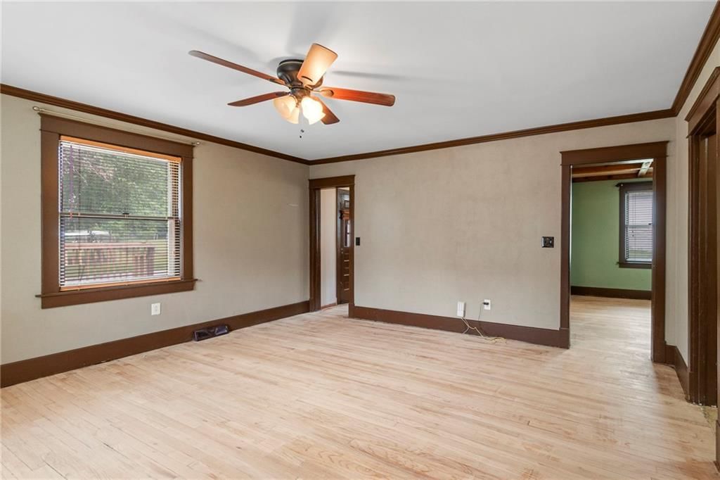 Photo 16 of 37 - 1832 S Claremont Avenue