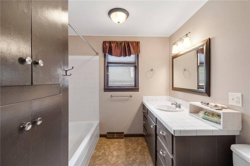 Photo 17 of 37 - 1832 S Claremont Avenue