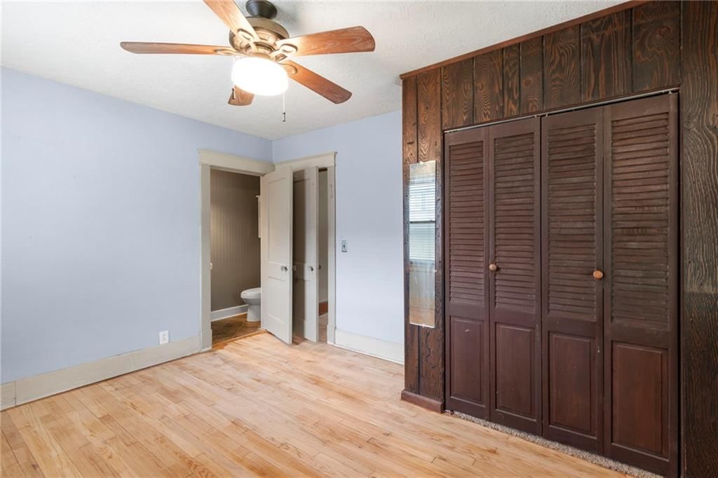 Photo 19 of 37 - 1832 S Claremont Avenue