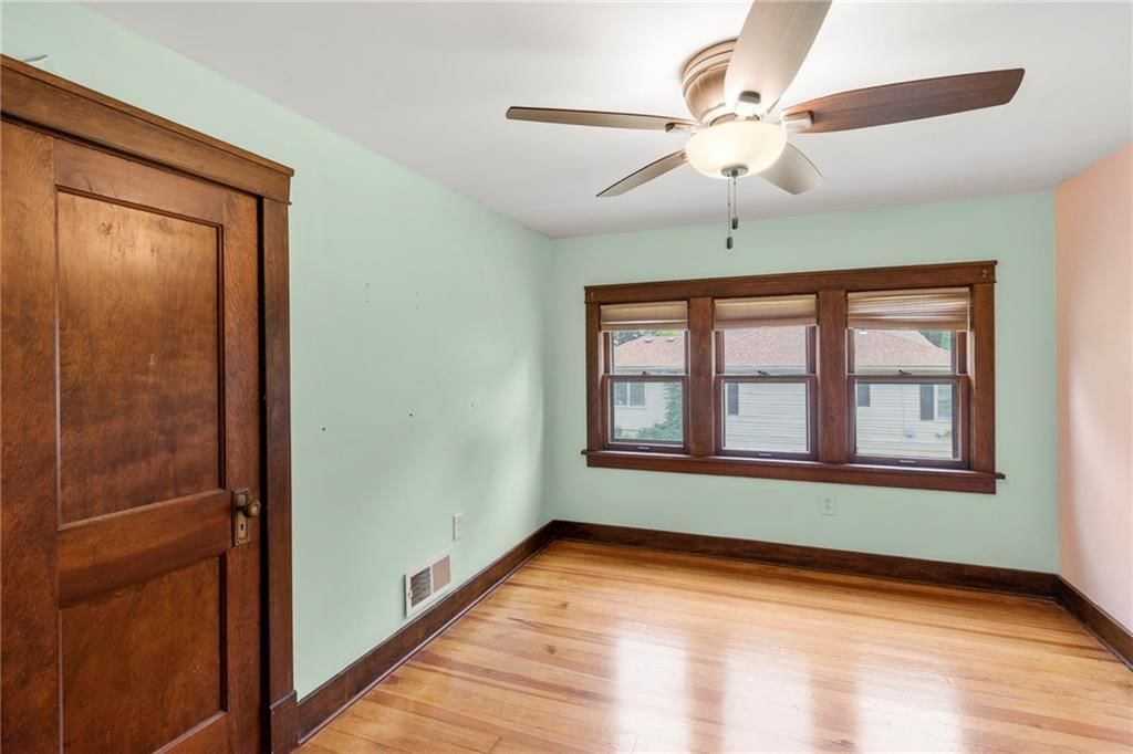 Photo 22 of 37 - 1832 S Claremont Avenue