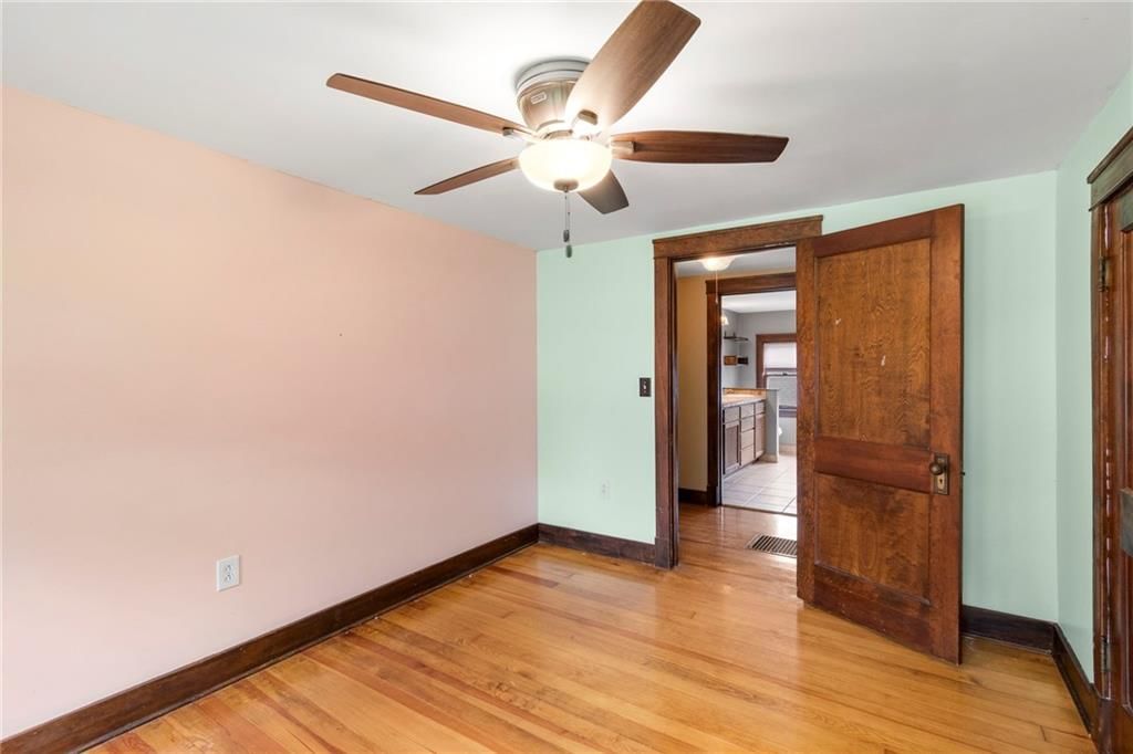 Photo 23 of 37 - 1832 S Claremont Avenue