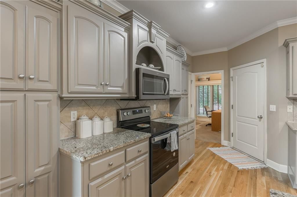1121 Redwood Place — photo 15