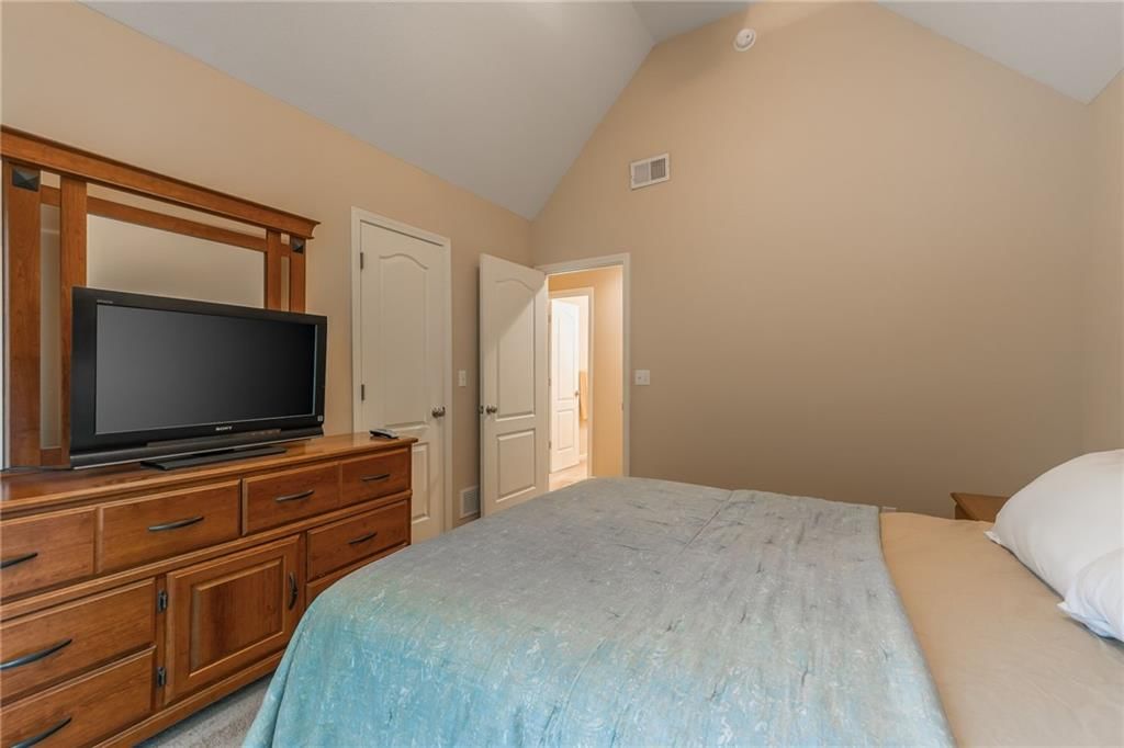 1121 Redwood Place — photo 27
