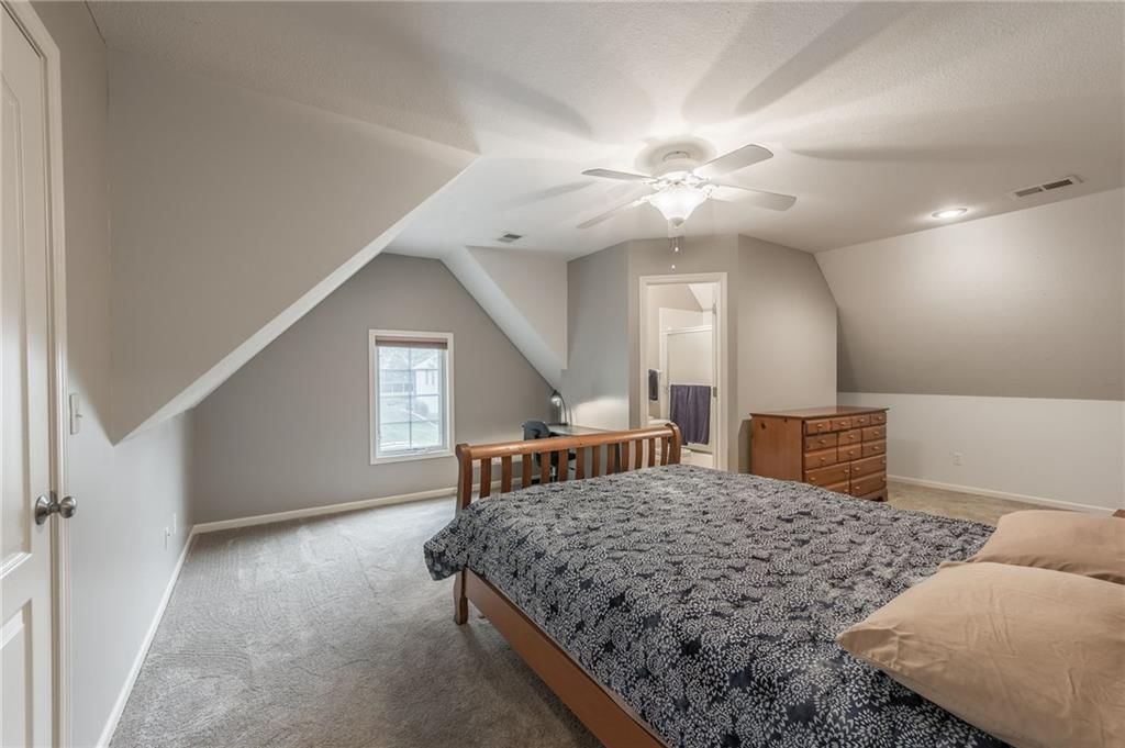 1121 Redwood Place — photo 33