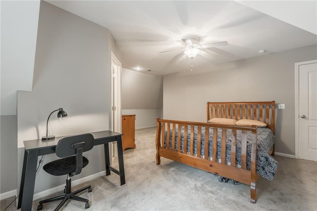 1121 Redwood Place — photo 34