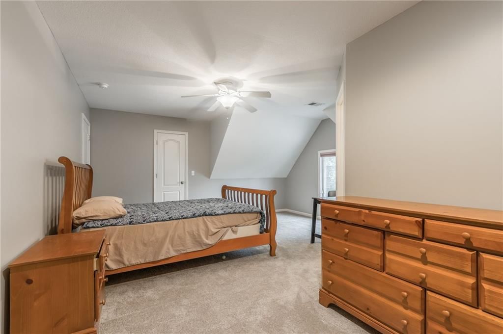 1121 Redwood Place — photo 35