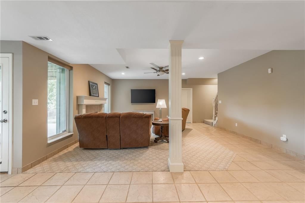 1121 Redwood Place — photo 39